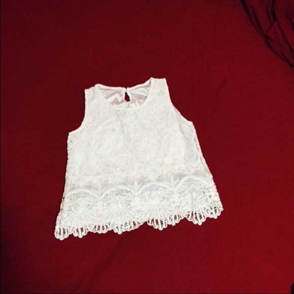 🚫SOLD🚫•|• BRAND NEW White lace croptop