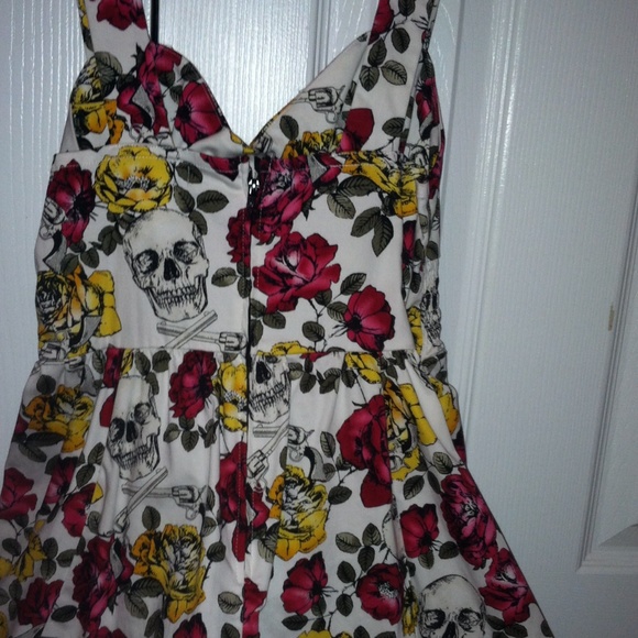 Rose/Skull Print Dress🌹💀 - Picture 2 of 4