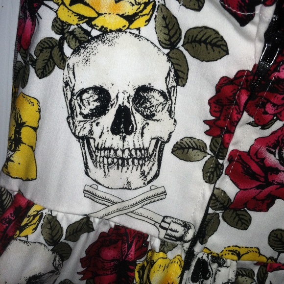 Rose/Skull Print Dress🌹💀 - Picture 4 of 4