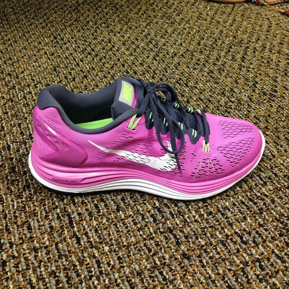 Nike Shoes - Nike Lunarglide 5