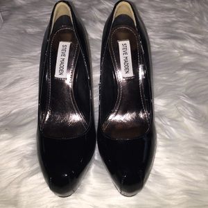 Sz. 7.5 Black patent Steve Madden platform pump