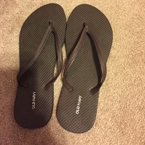 Brown old navy flip flops