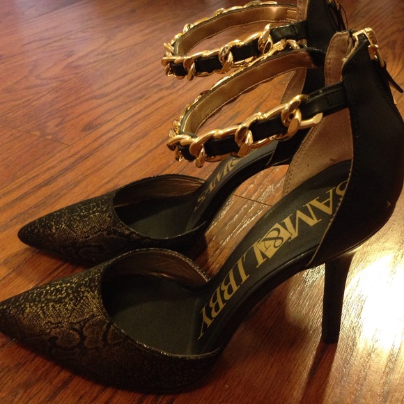 BUNDLE PUMPS AND SWEATER