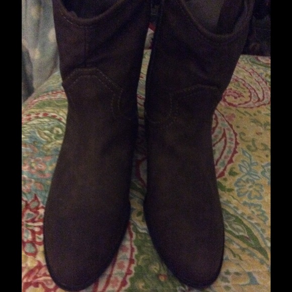 Unlisted.  Kenneth Cole Production