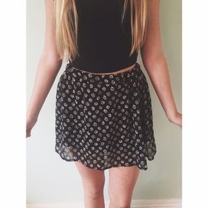 ✨BRANDY MELVILLE DAISY SKIRT✨