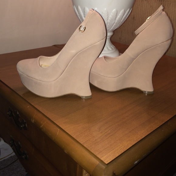 Nude heels 💖