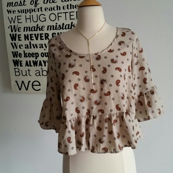 •HP• Paisley Peplum 3/4" Sleeve Shirt