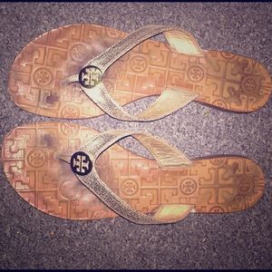 Tory Burch gold "Thora" sandals 🌟