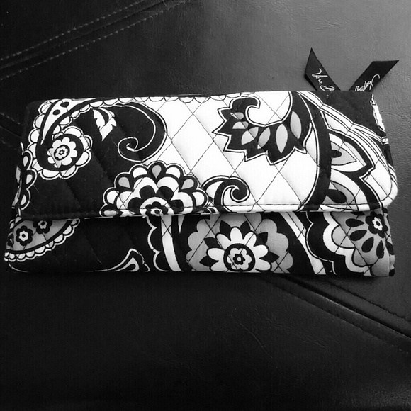NWOT Authentic Vera Bradley Full Size Wallet