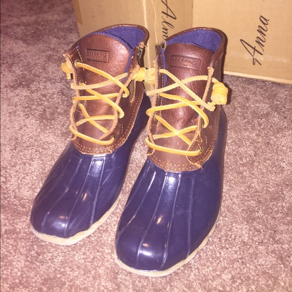 Navy blue Sperry Top-Sider duck boots