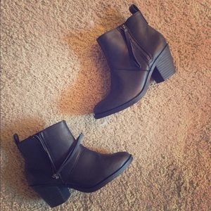 Forever21 black boots size 7.5