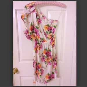 Floral one-shoulder dress 🌺🌸🌷