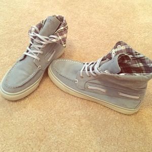 High-top sperry top spiders