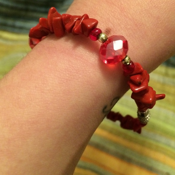 Red bracelet - Picture 2 of 2
