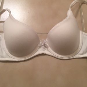 White VS Bra