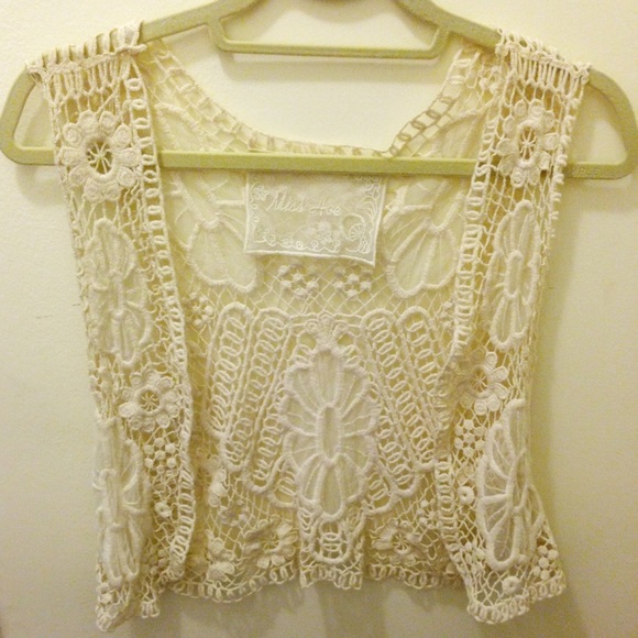 NWOT Ivory Cropped Boho Lace Vest