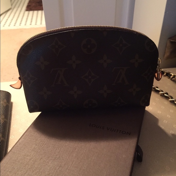 Lv makeup holder new used only ones