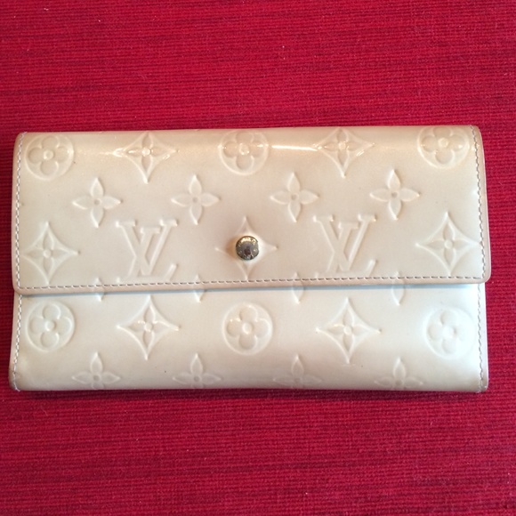 Louis Vuitton vernis leather wallet white