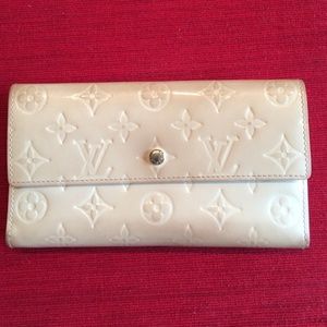 Louis Vuitton vernis leather wallet white