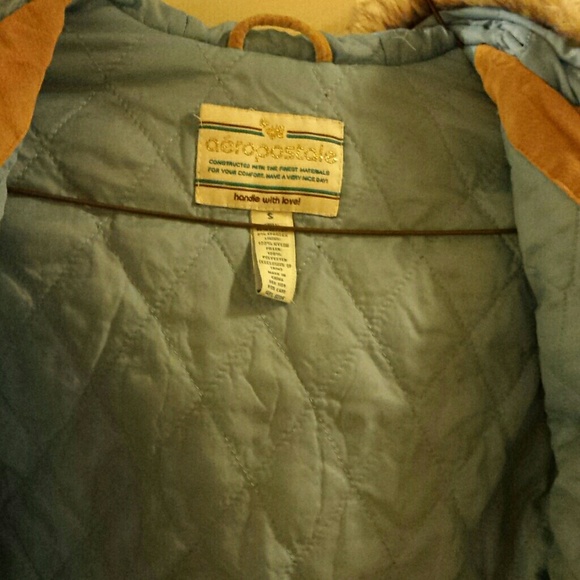 A coat - Picture 3 of 4