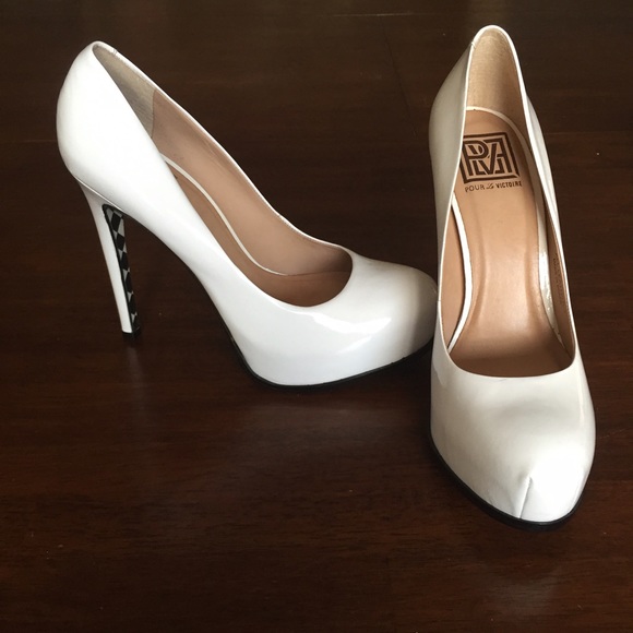 Pour La Victoire Platform Pumps