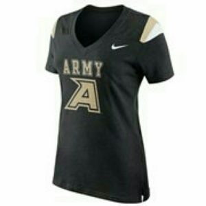 Nike top RESERVED FOR @LOSHLEY