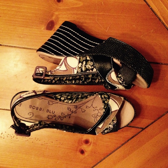 Adorable Bobbi Blu wedge sandals