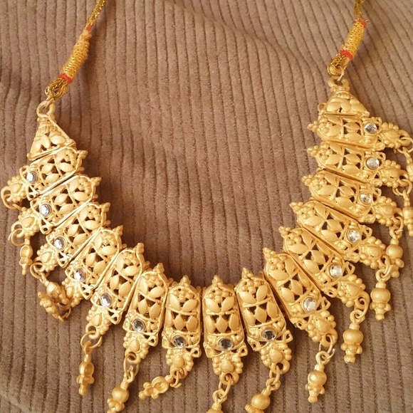 Necklace and earring set