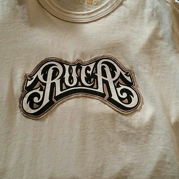 Like new RVCA  TSHIRT - Picture 2 of 2