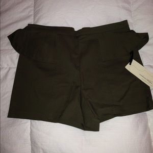 ❗️NEVER WORN❗️Peplum Shorts