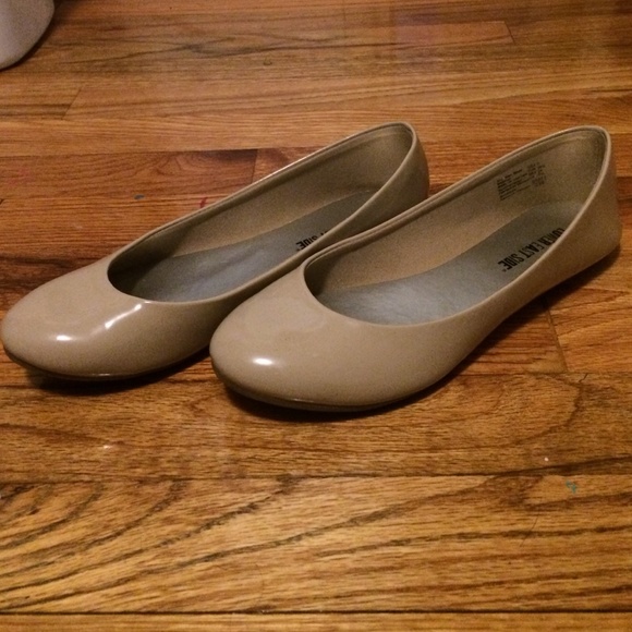 Nude flats