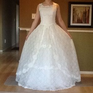 Lace wedding dress