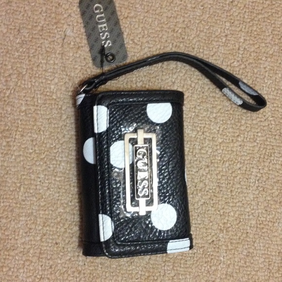 💄💄"Dominica" Guess Ladies Wristlet, Polka Dot🎈