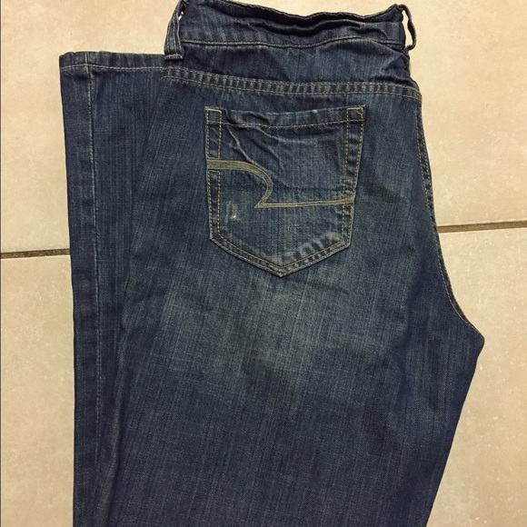 American Eagle distressed jeans