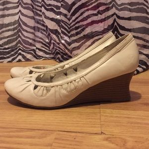 Cato Cream Wedges