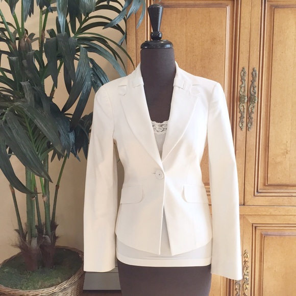 Bebe ivory structured blazer.
