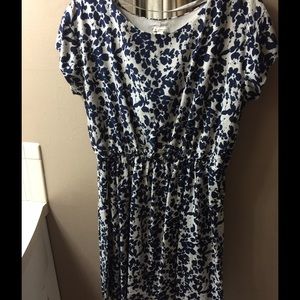 GAP dress. Elastic waist w/pockets.