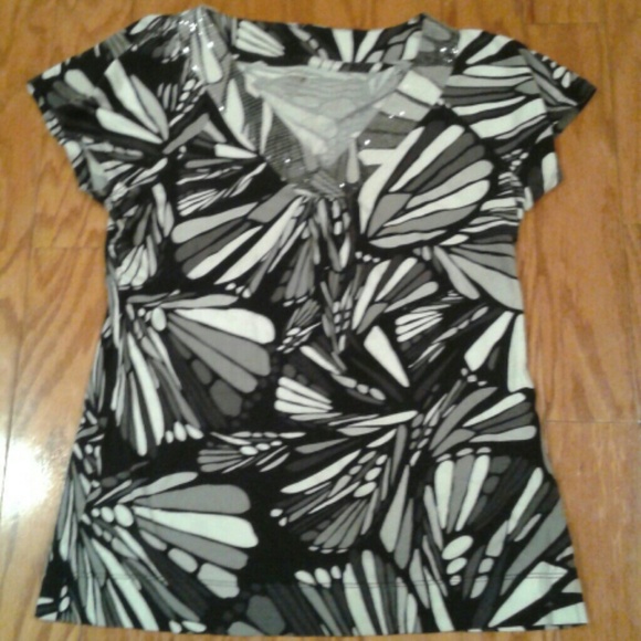 Black and white tee