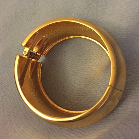 Wide gold bracelet - Picture 1 of 4