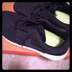 Men's Nike Roshe Runs size 10