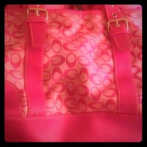 Beautiful pink purse!!