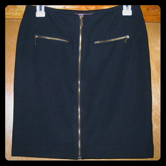 Fitted black skirt with gold zippers (NWT) - Picture 1 of 1