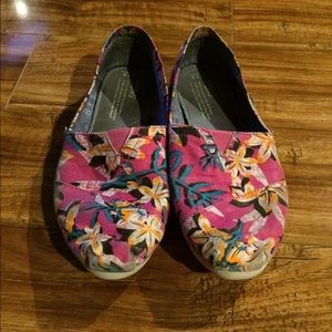 Beautiful Floral Toms!