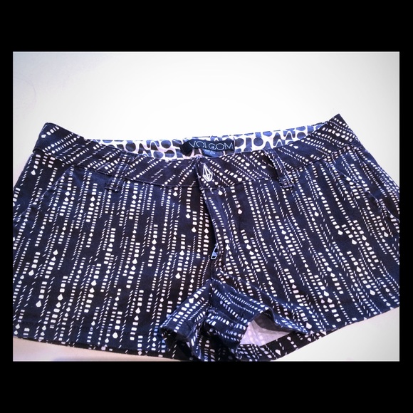 Volcom shorts EGUC