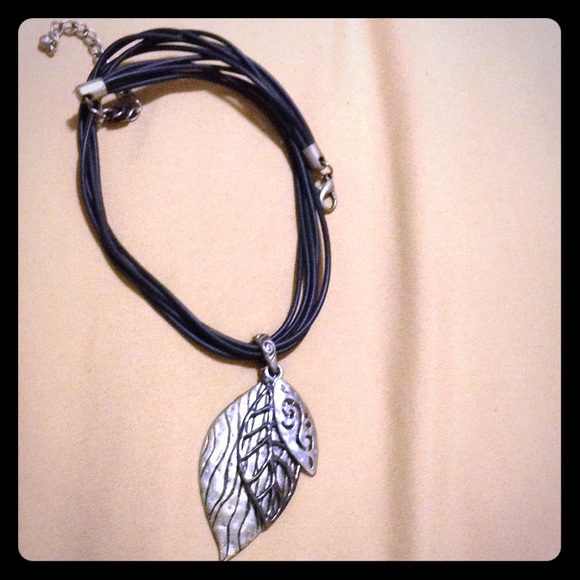 Beautiful leaf nature necklace