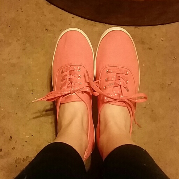 MAKE AN OFFER....coral keds