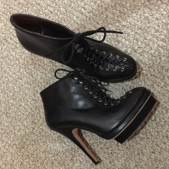 Ann Taylor platform Bootie