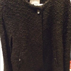 F21 black boucle cape