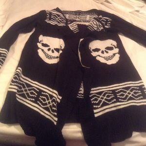 Light Weight Black and White Skull Sweater