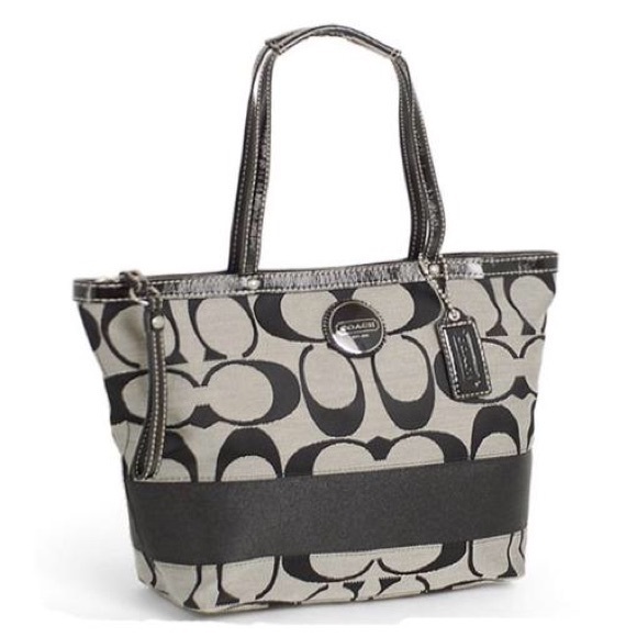 Coach Handbags - Black signature Coach Bag ✔️